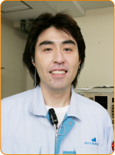 製本担当　水野
